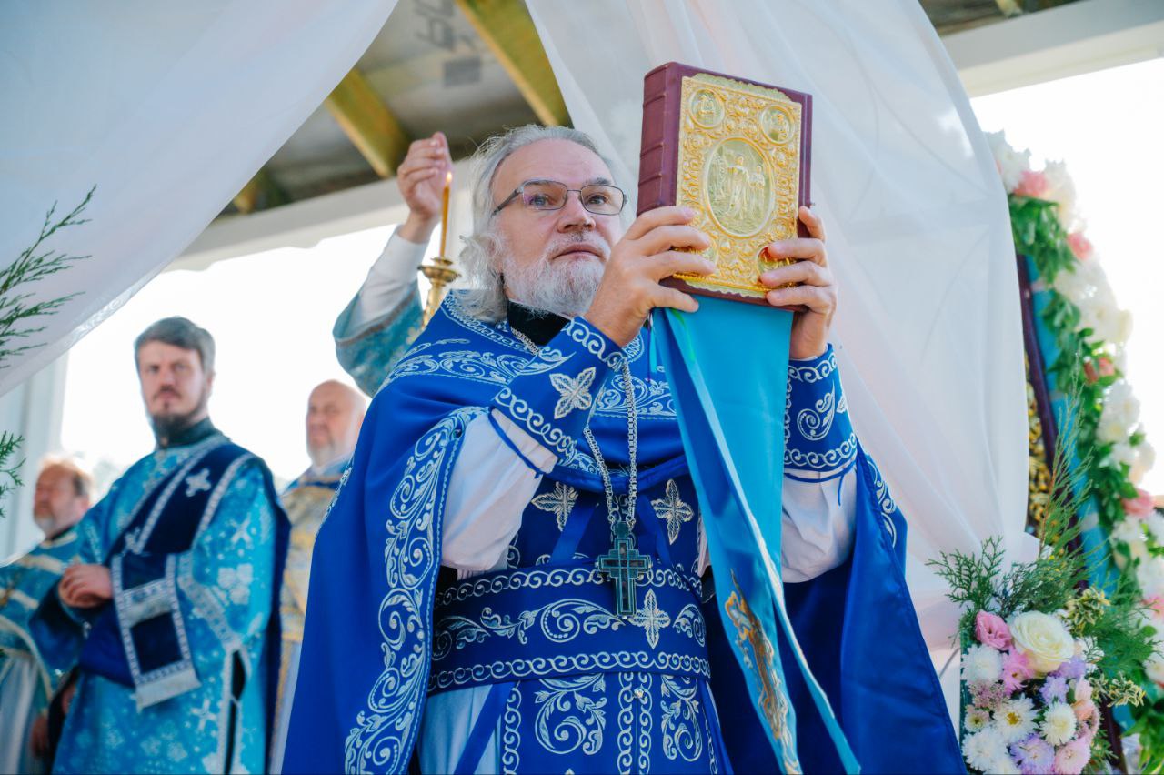 Духівник під час святкового богослужіння